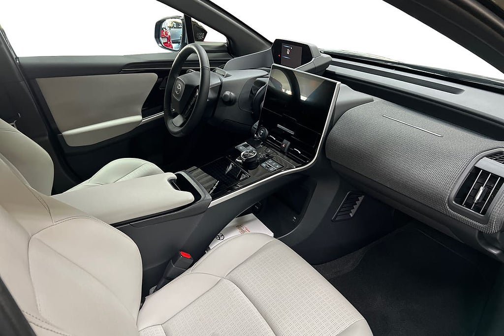 Vehicle Image 6