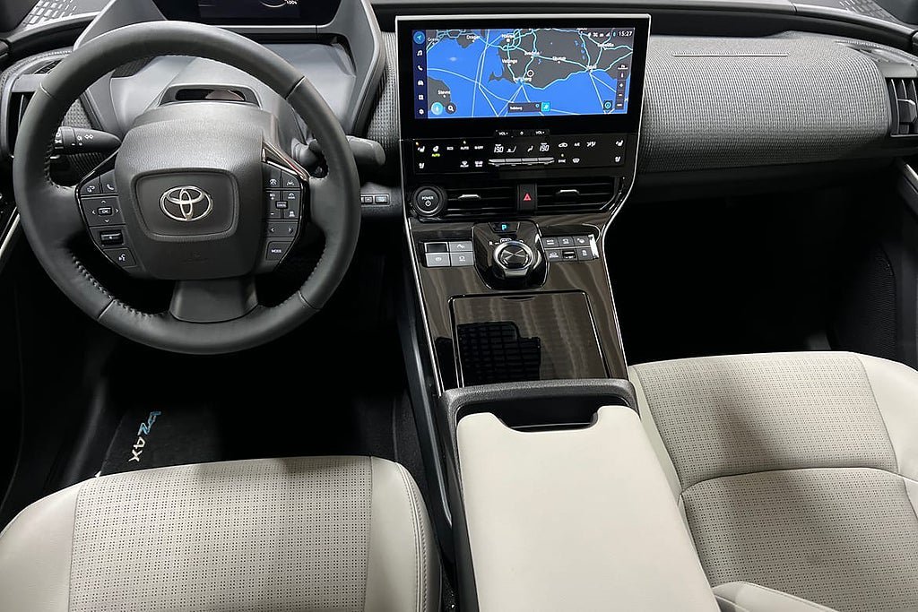 Vehicle Image 8