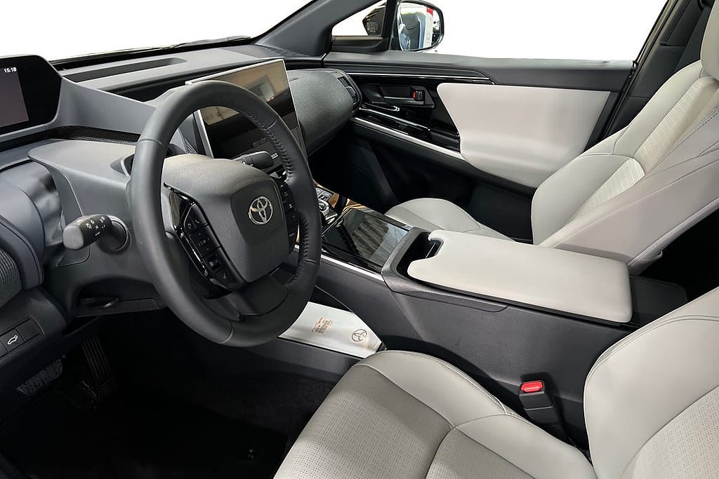 Vehicle Image 12