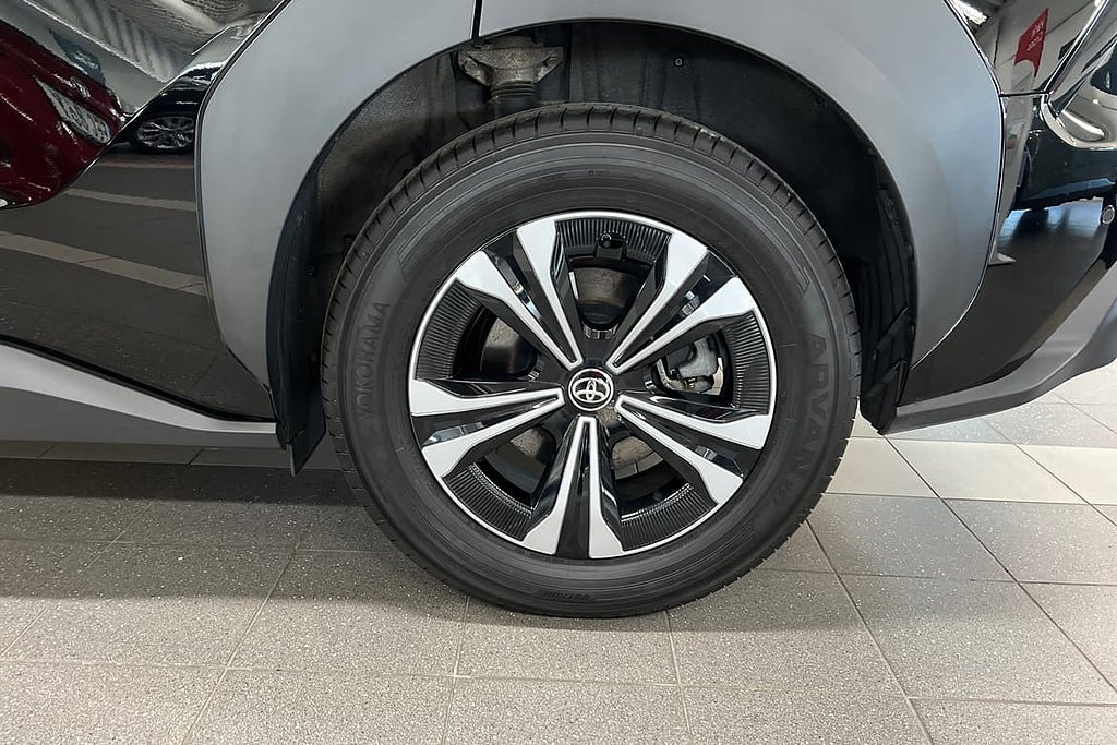 Vehicle Image 15
