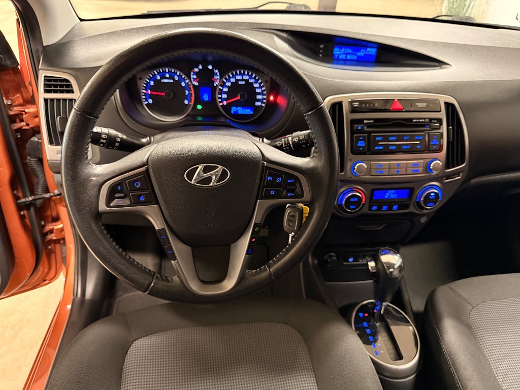 Vehicle Image 12