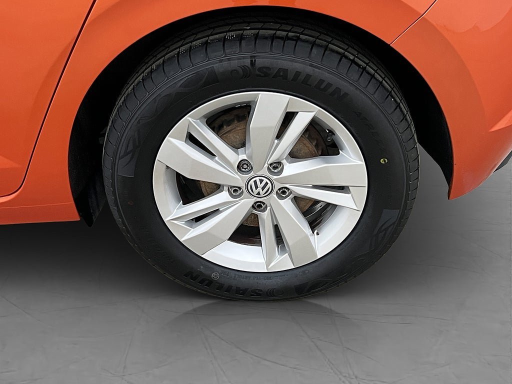 Vehicle Image 25
