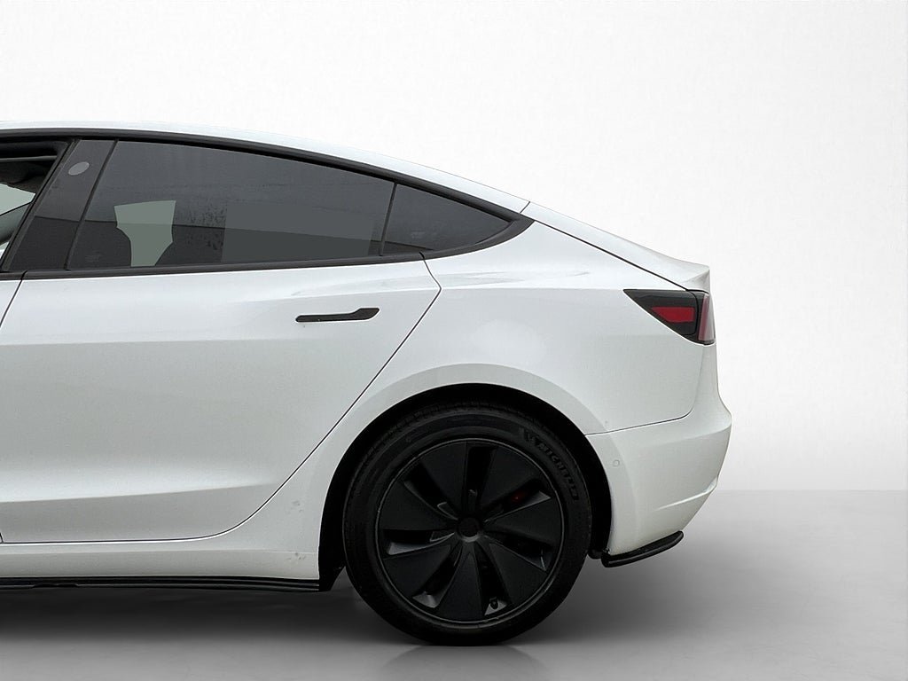Vehicle Image 32