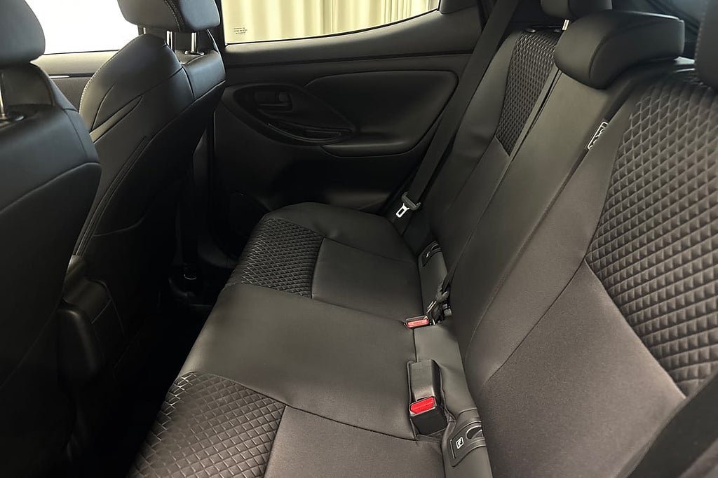 Vehicle Image 12