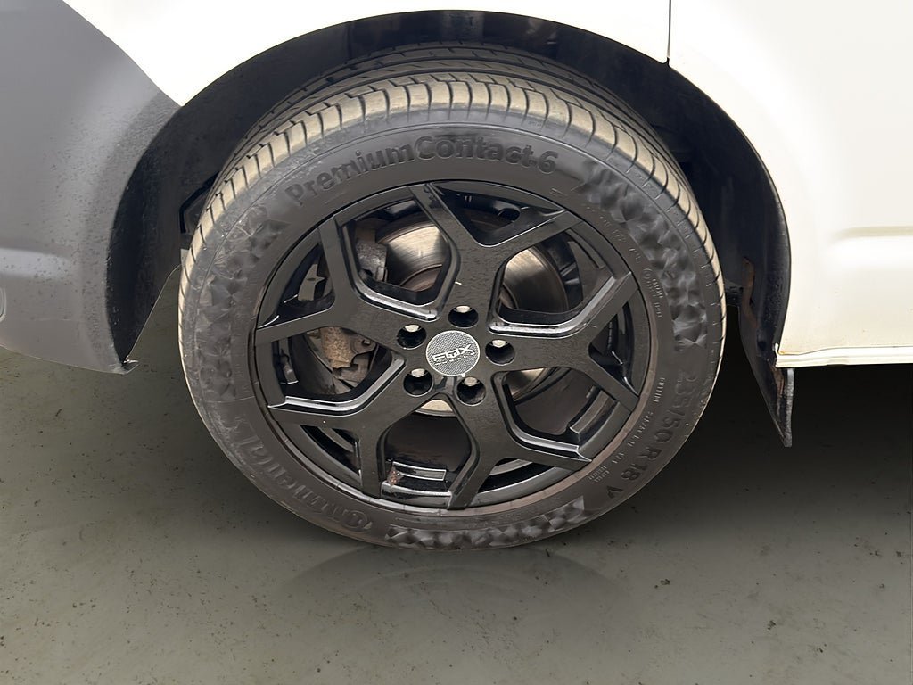 Vehicle Image 28
