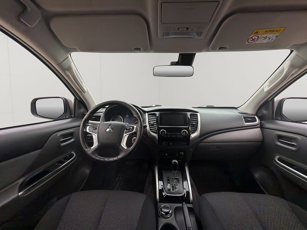 Vehicle Image 14
