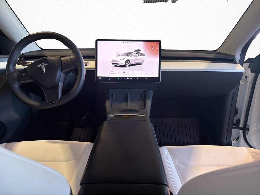 Vehicle Image 23