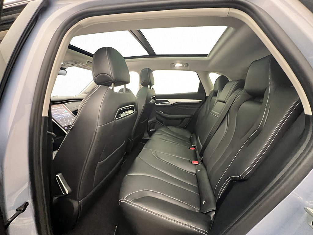 Vehicle Image 33
