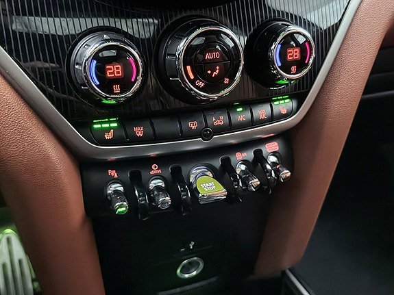 Vehicle Image 28