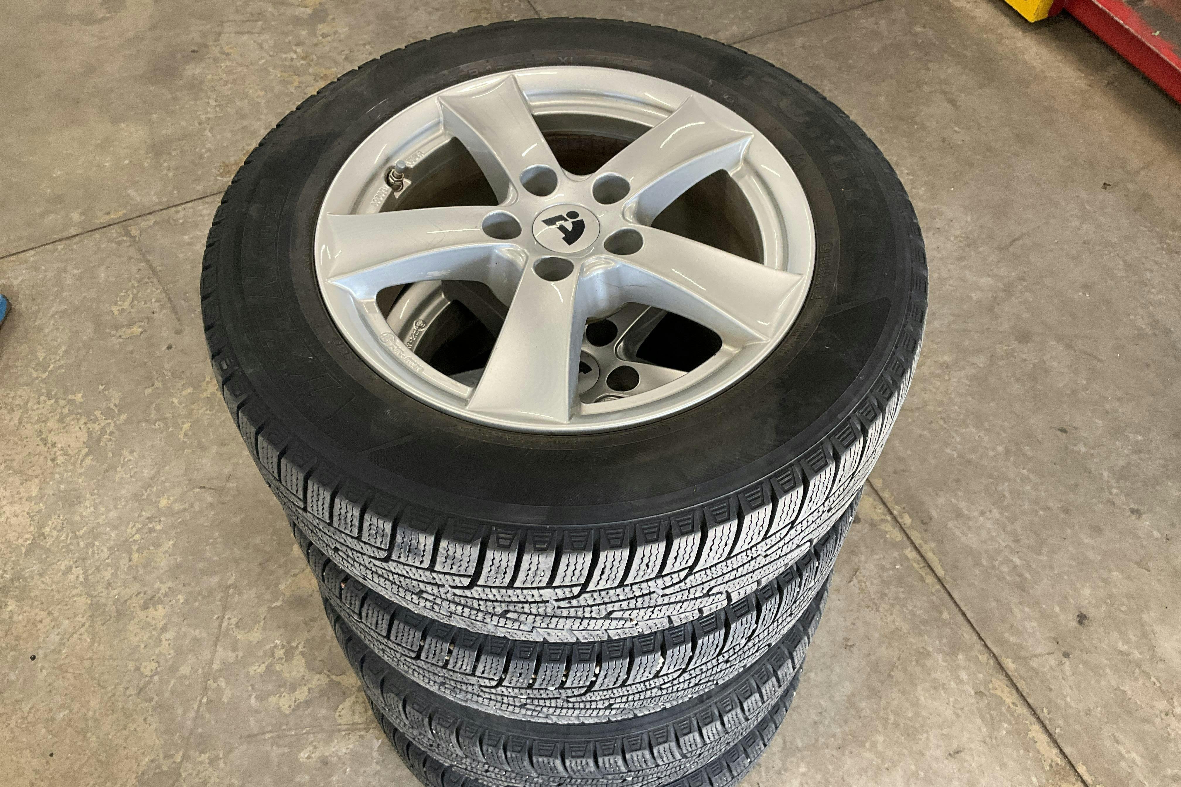 Vehicle Image 16