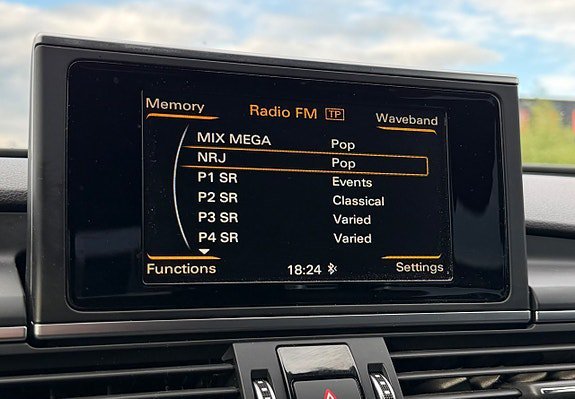 Vehicle Image 24