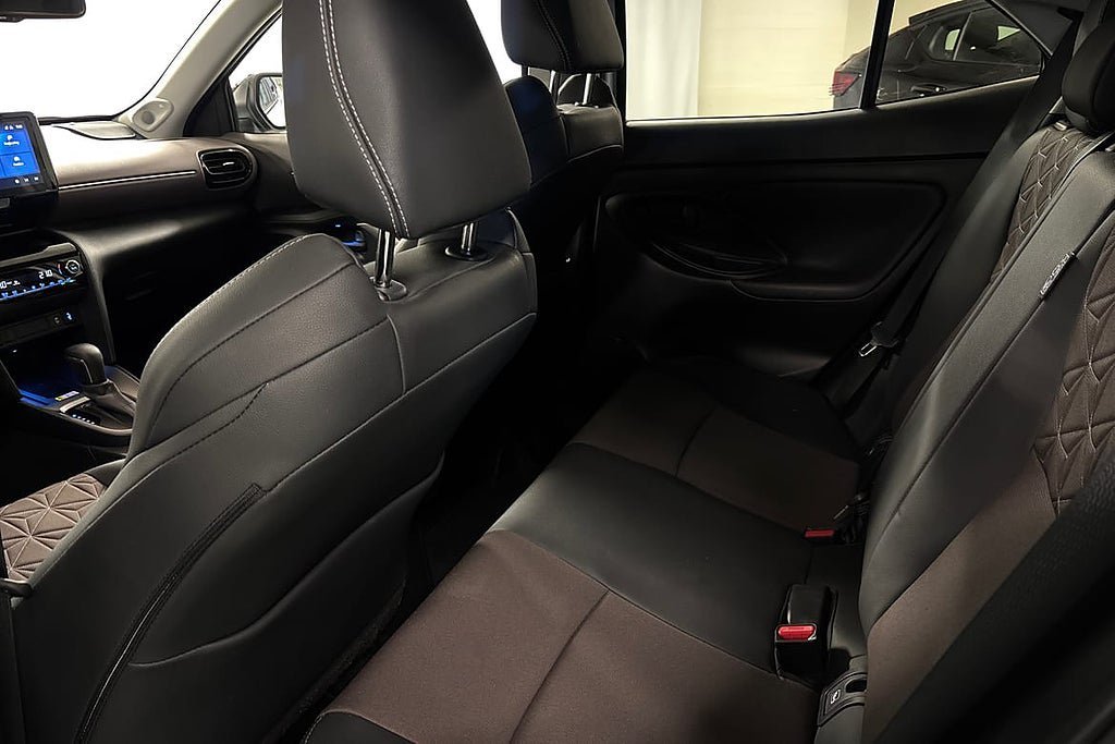 Vehicle Image 12