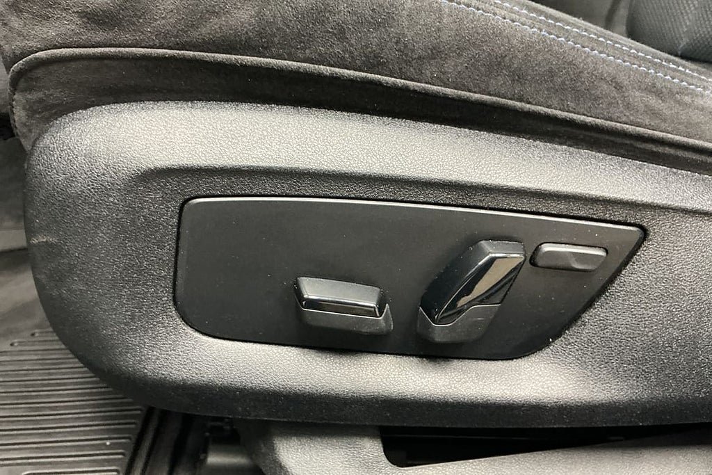 Vehicle Image 24