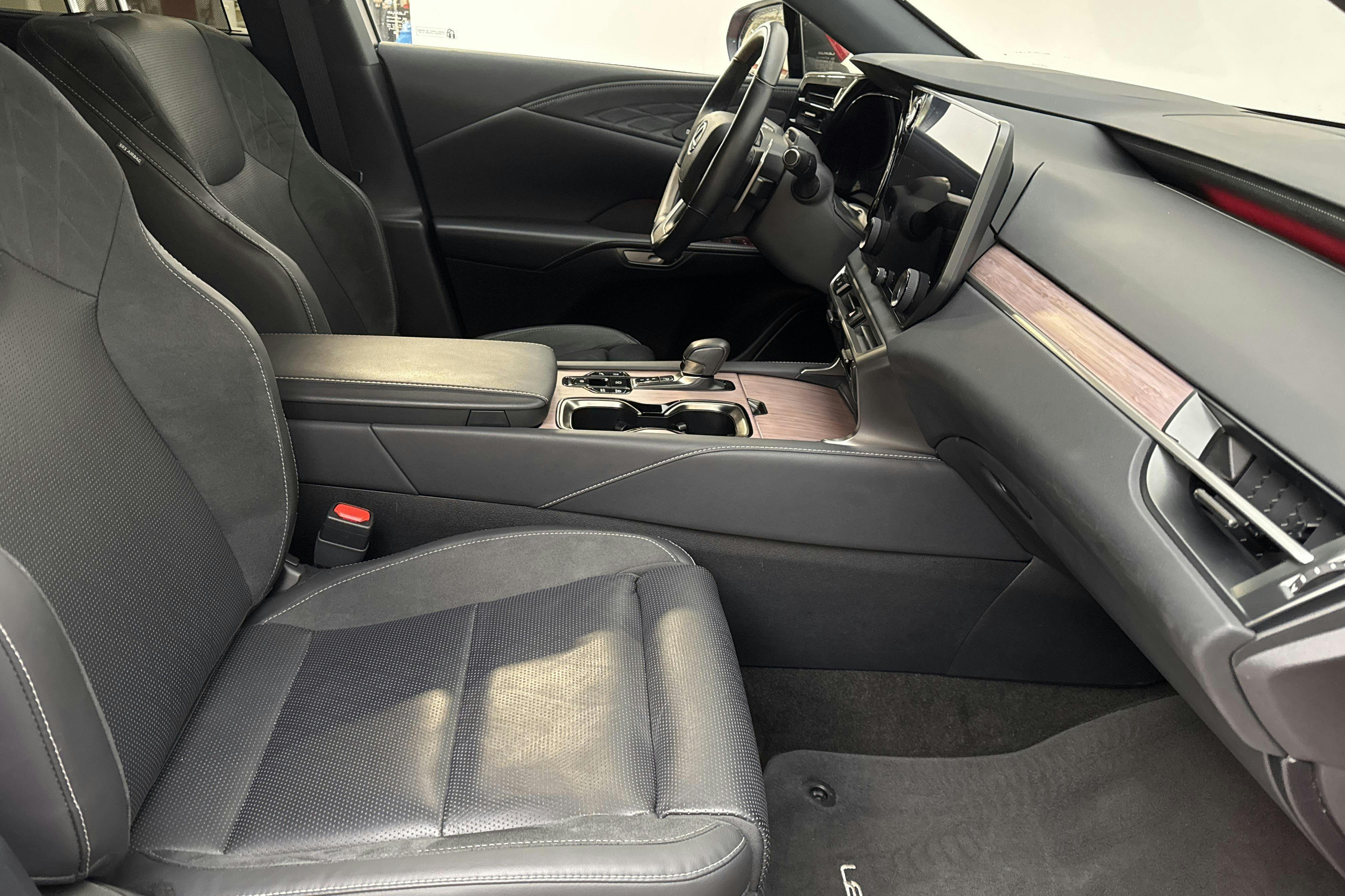 Vehicle Image 7