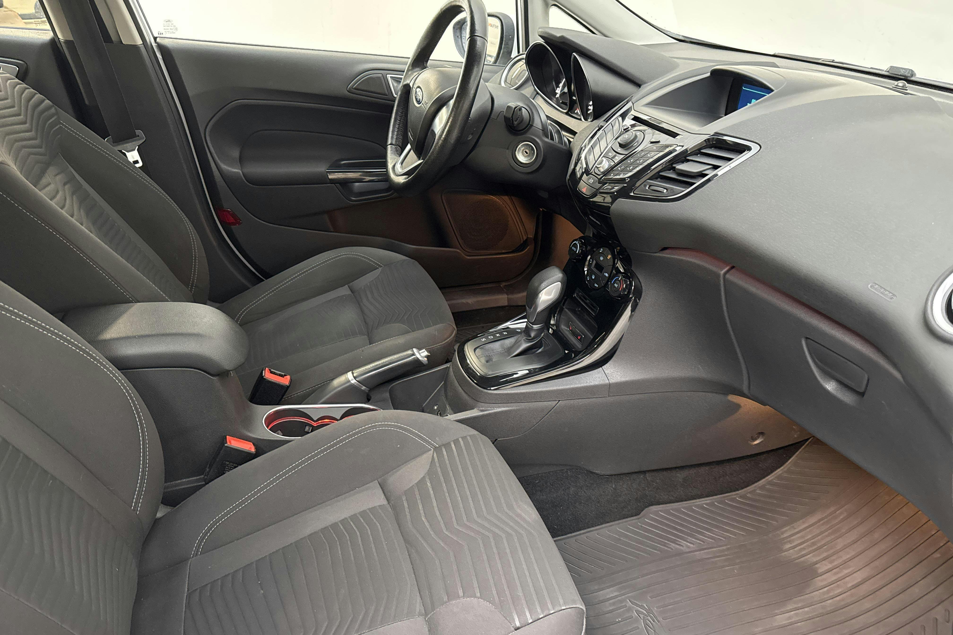 Vehicle Image 7