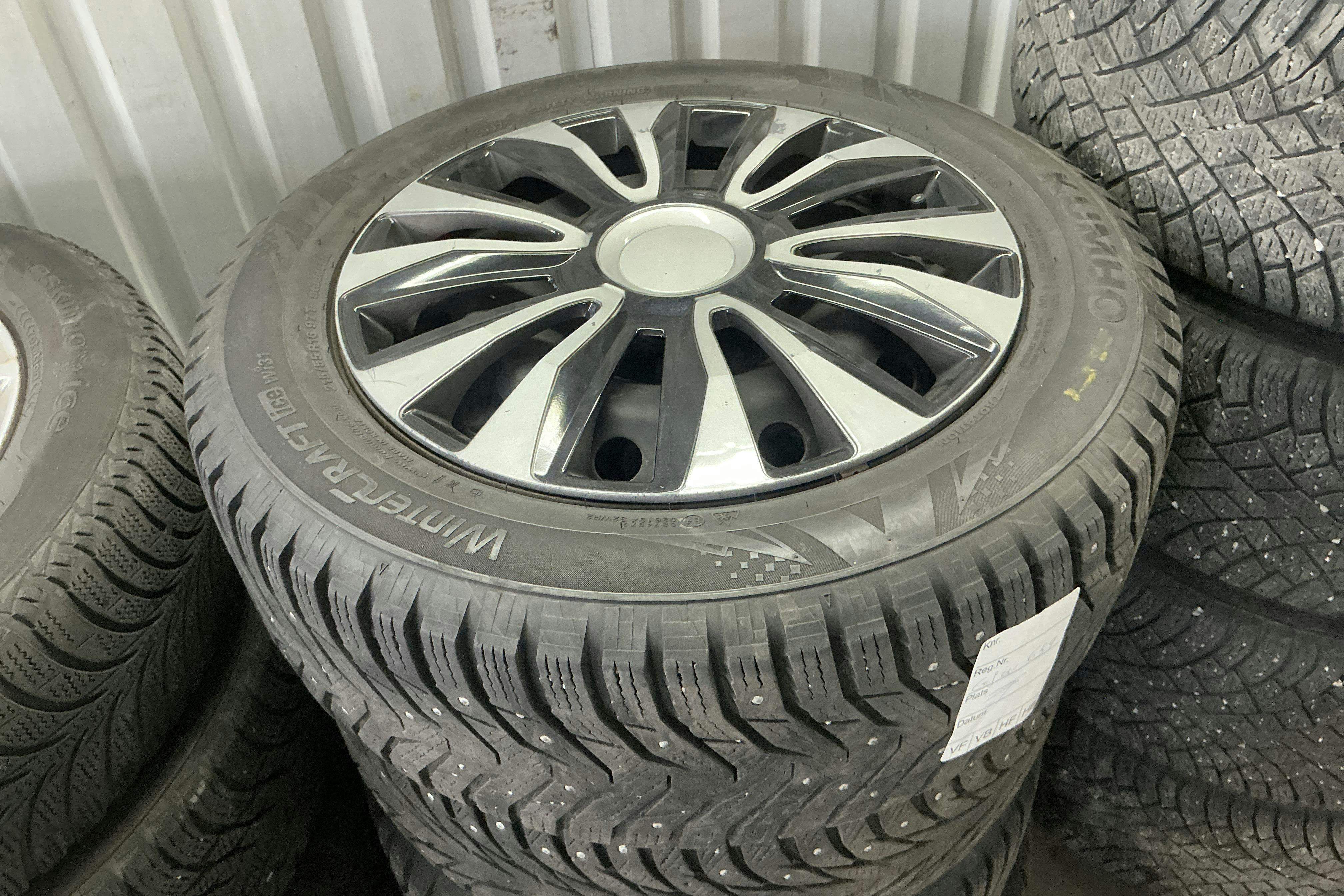 Vehicle Image 11