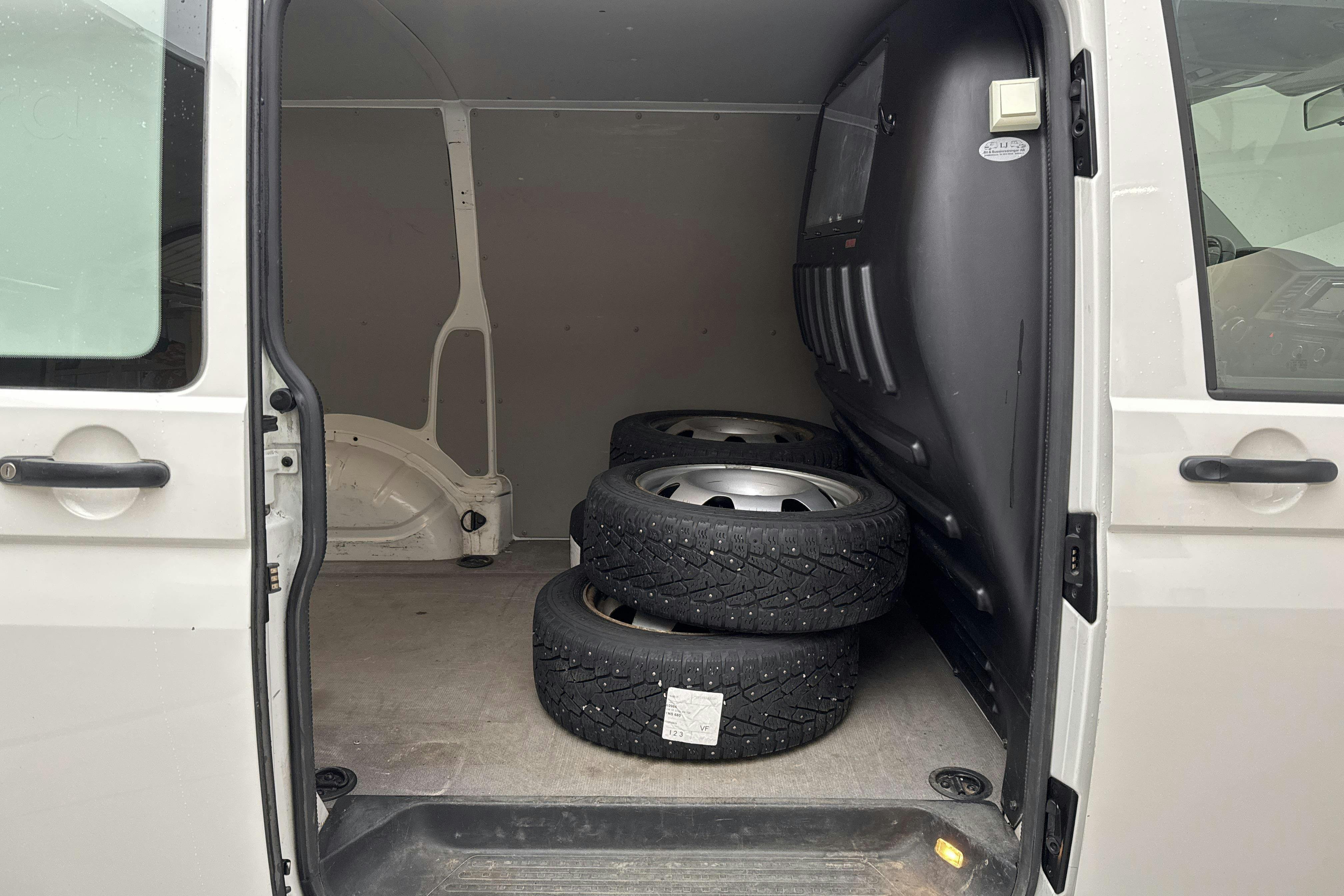 Vehicle Image 8