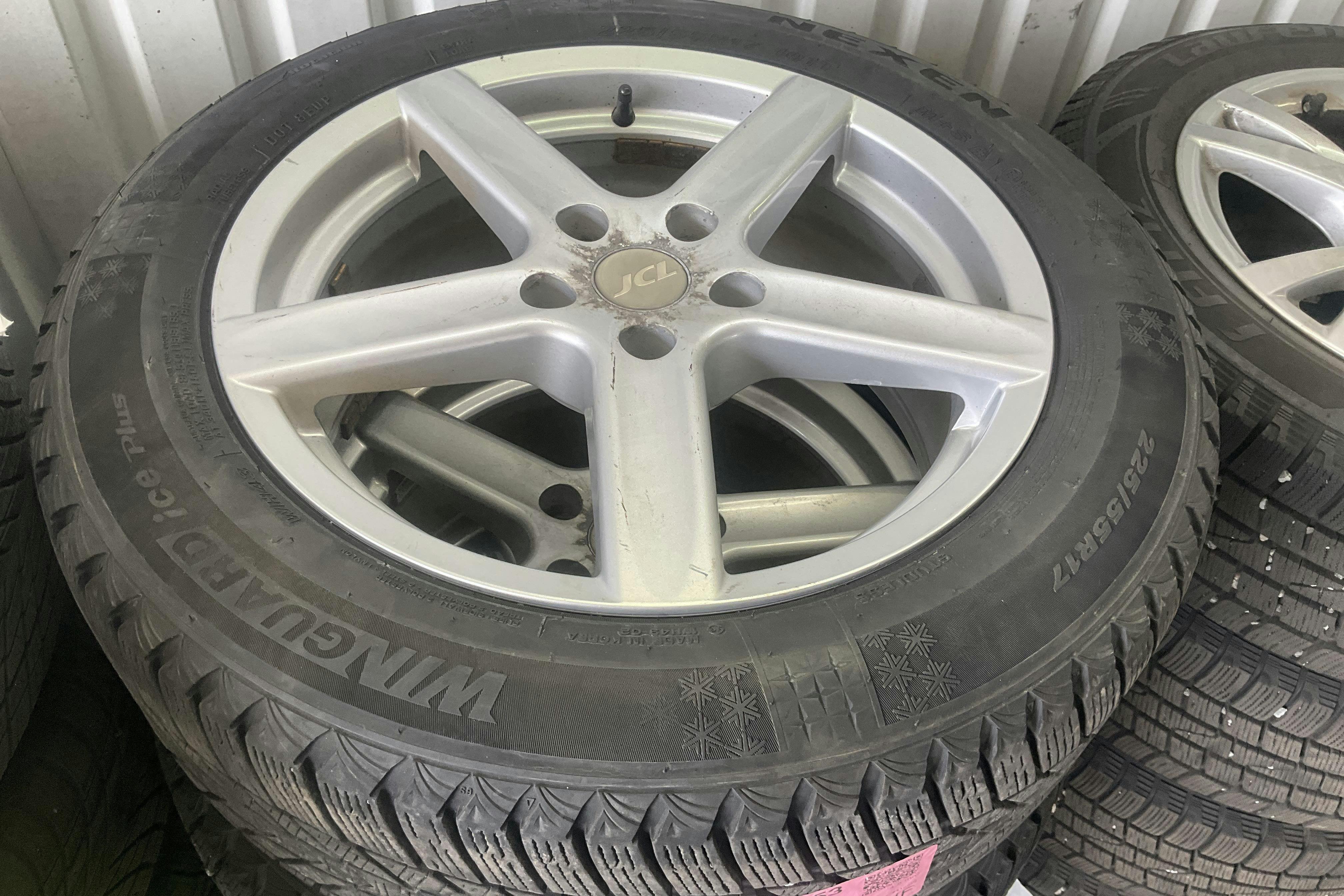 Vehicle Image 15