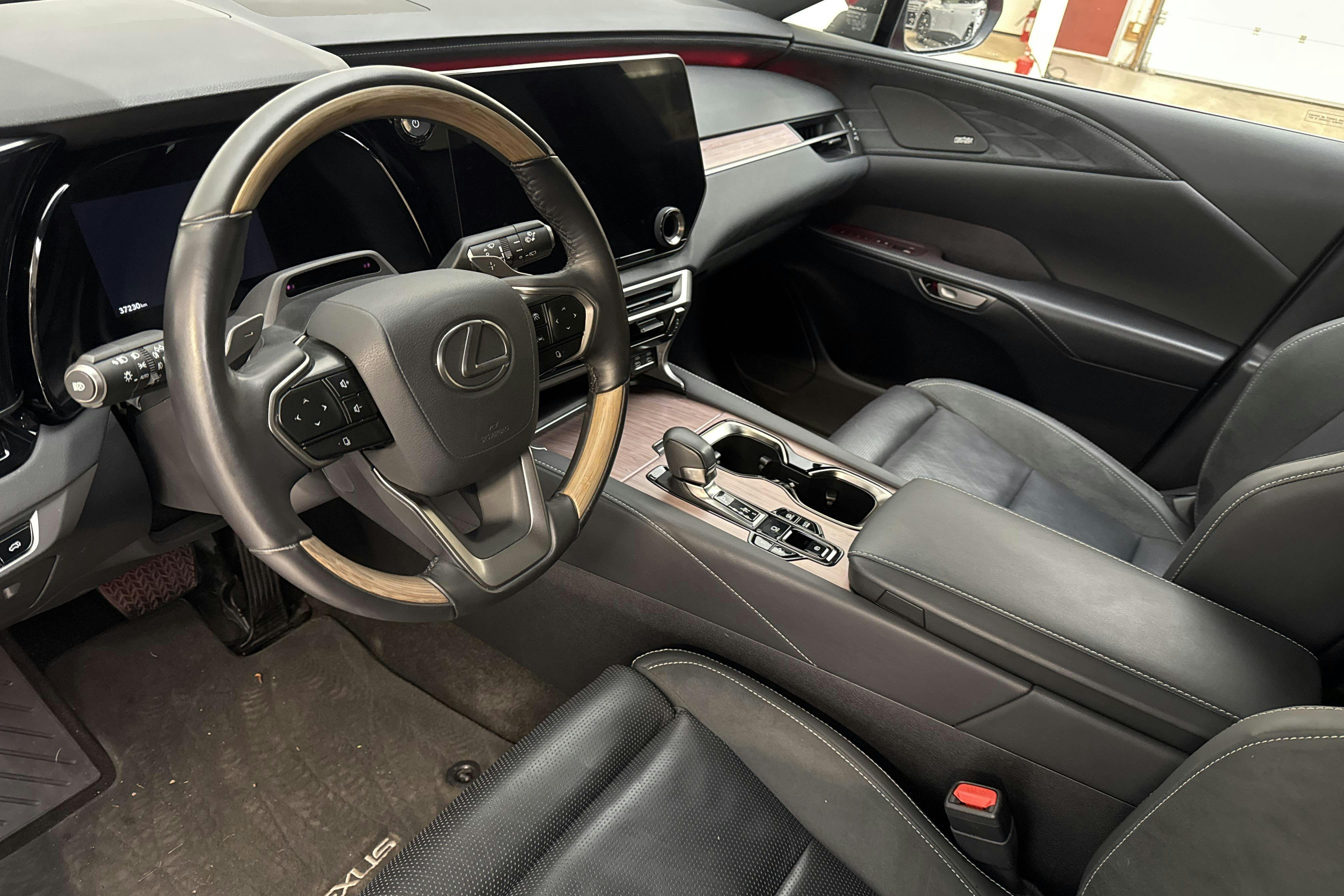 Vehicle Image 14