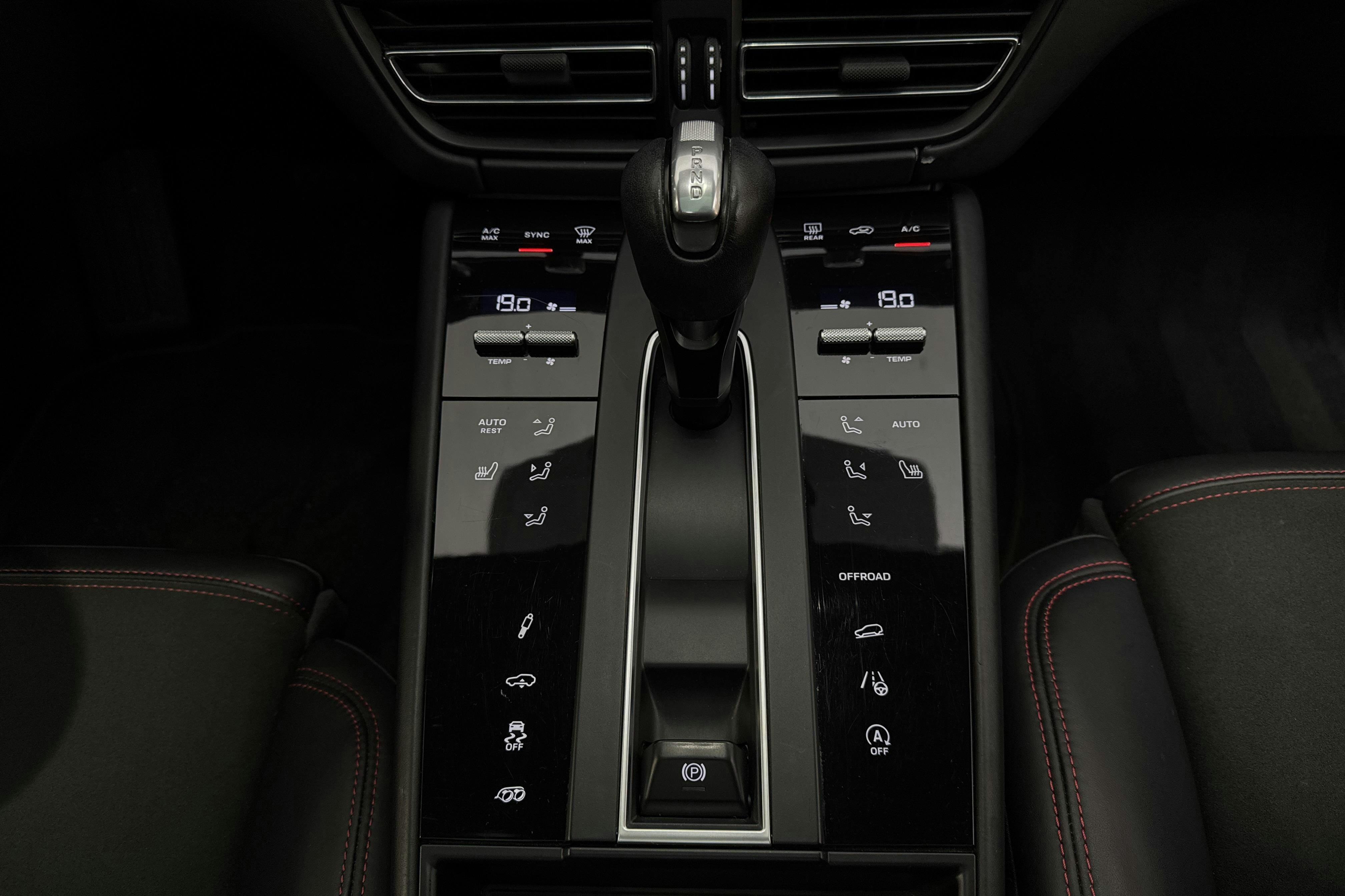 Vehicle Image 22