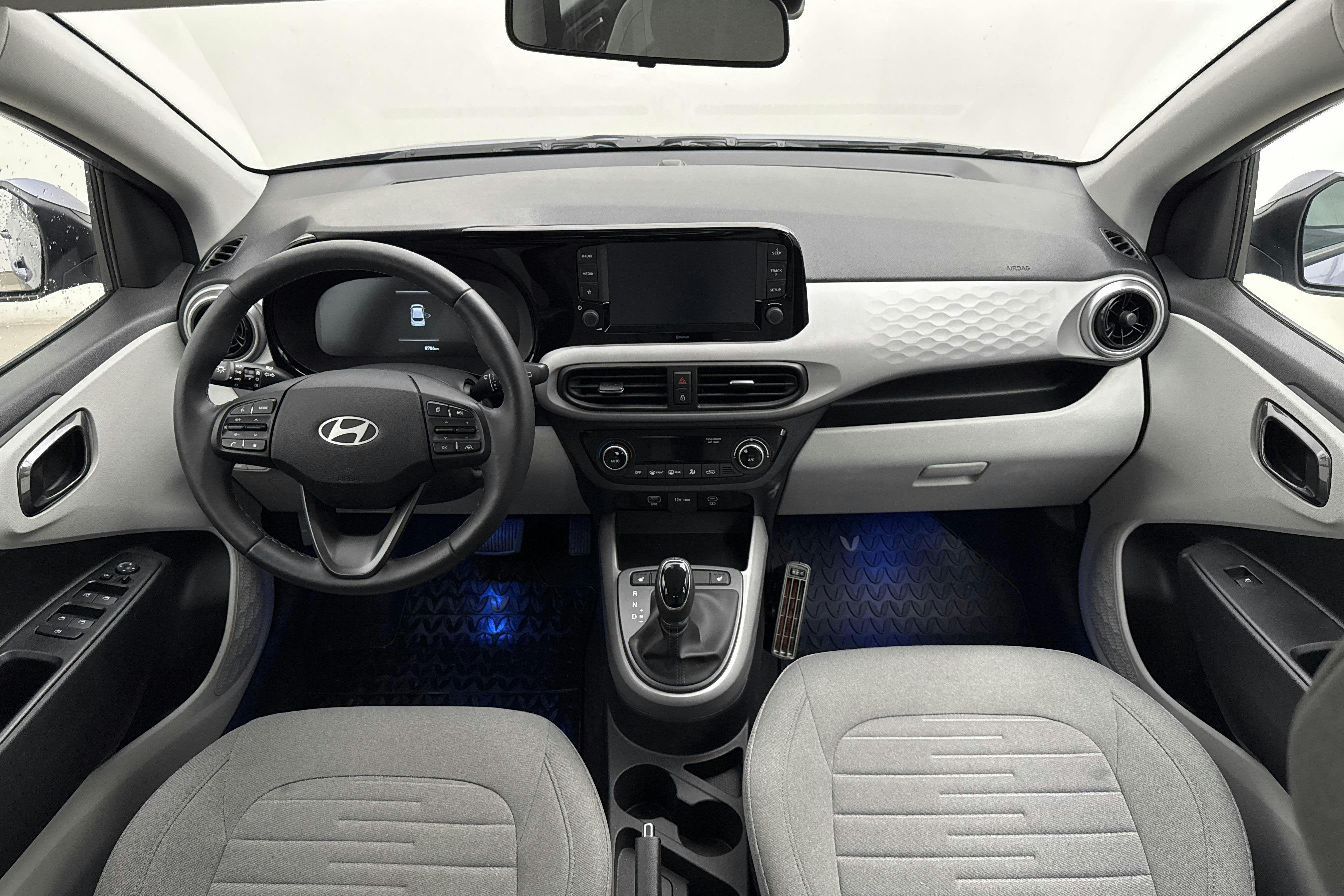 Vehicle Image 6