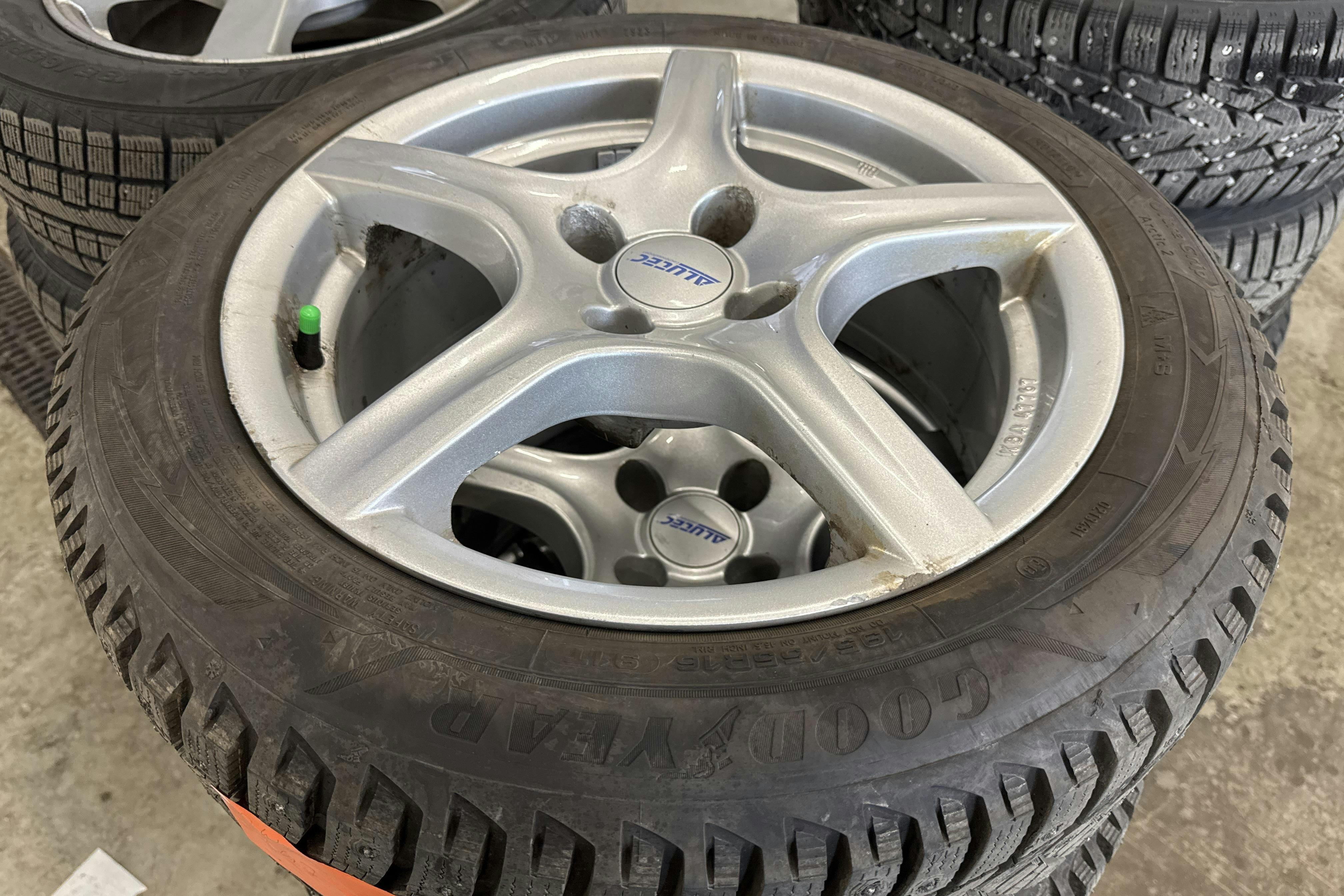 Vehicle Image 14
