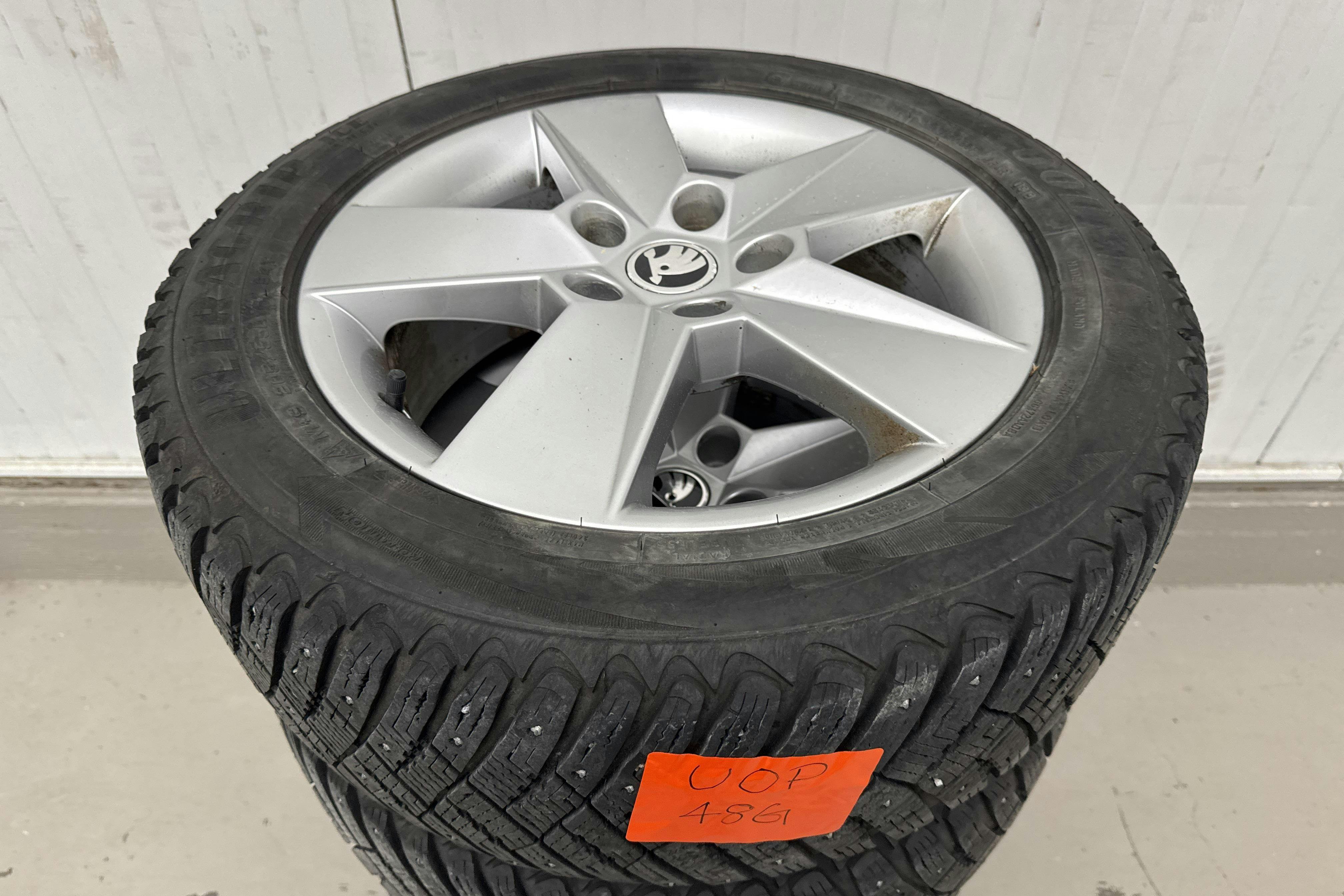 Vehicle Image 16