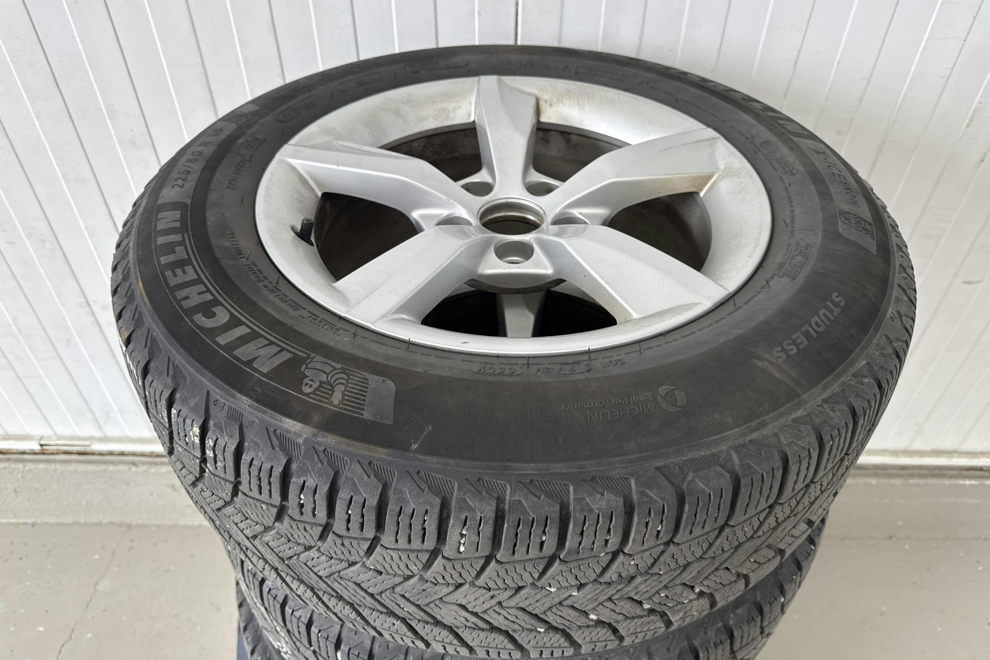Vehicle Image 15