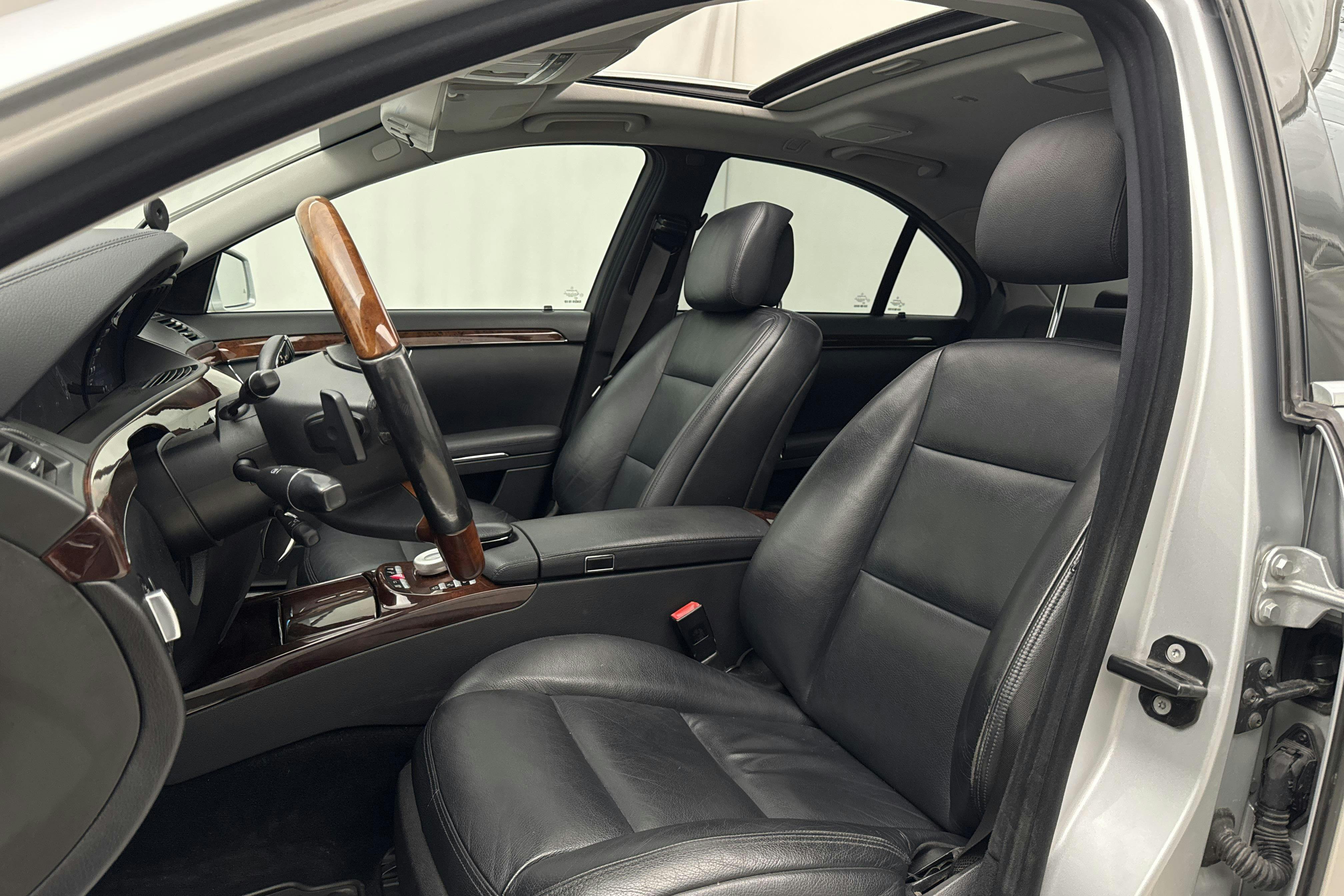 Vehicle Image 16