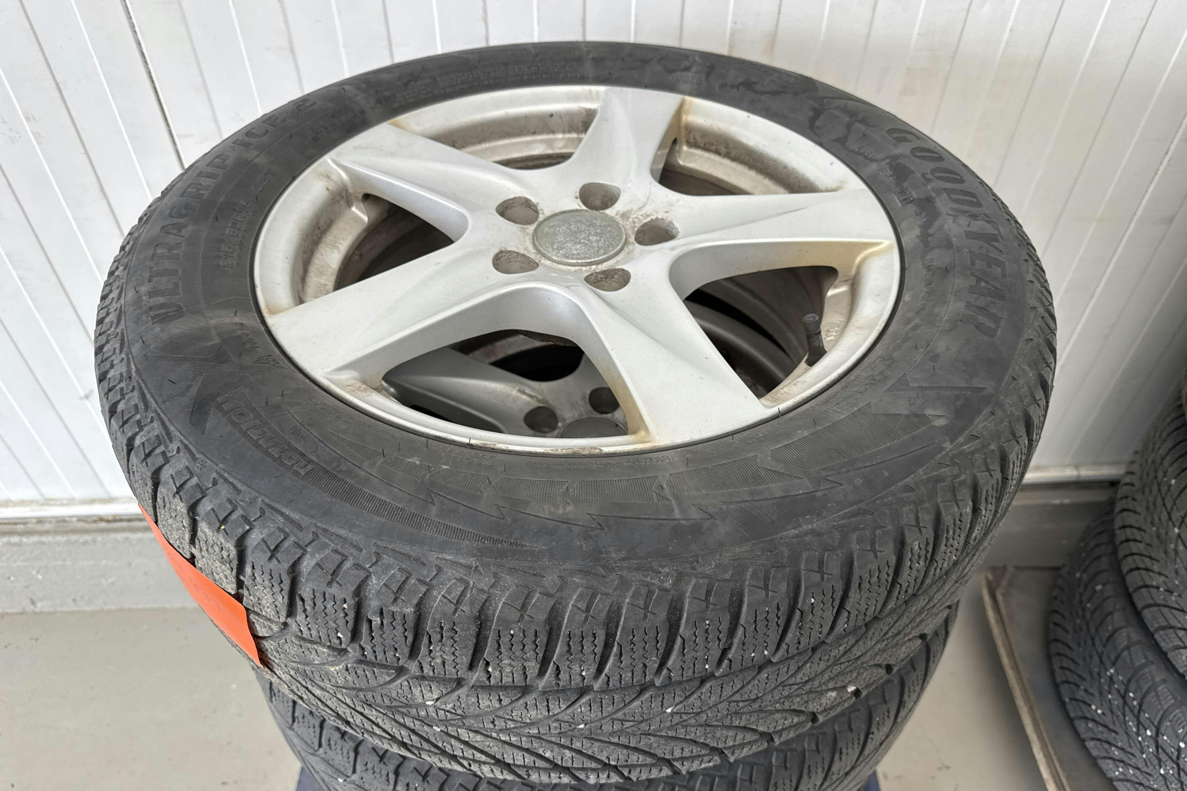 Vehicle Image 21