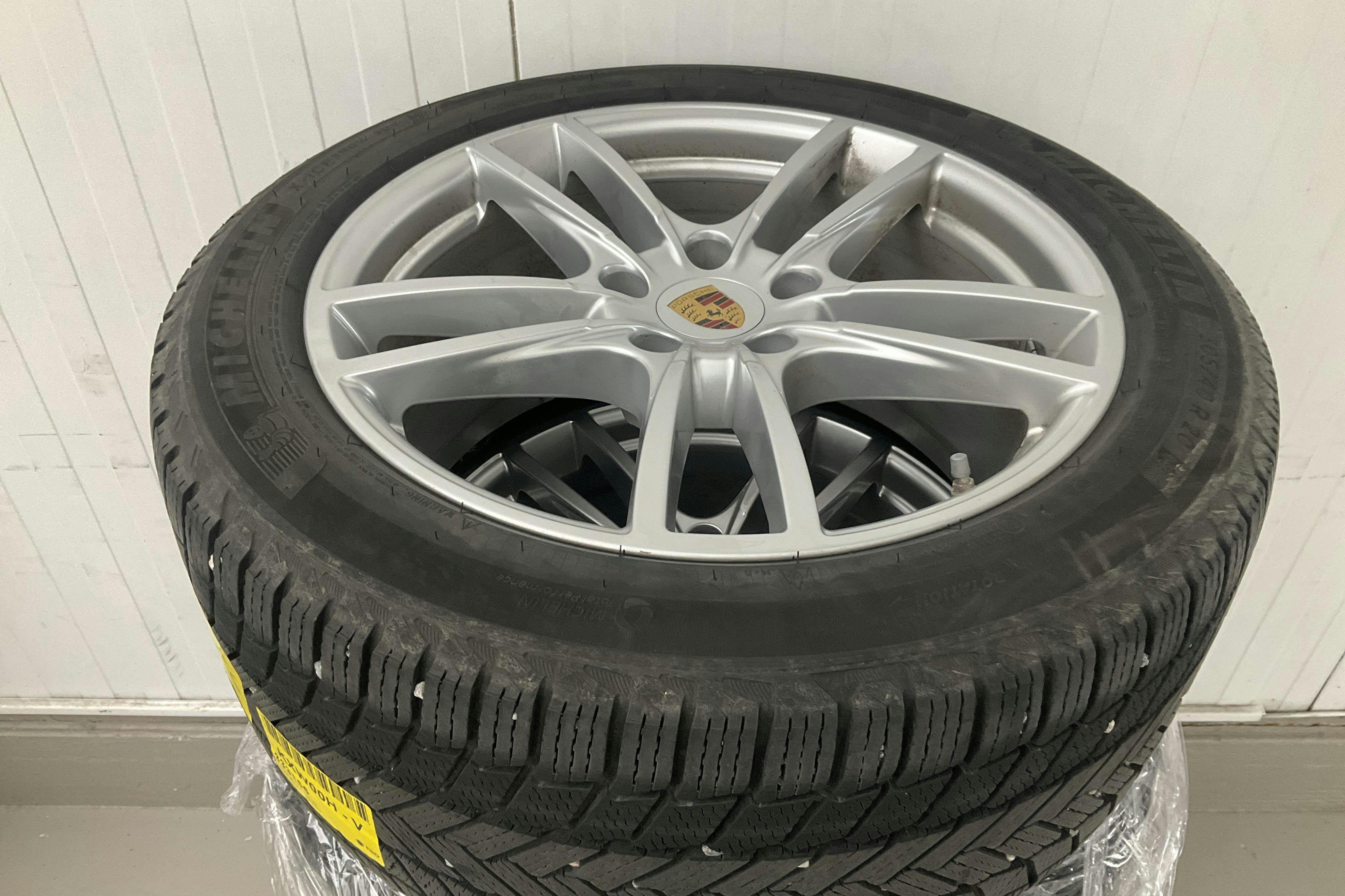 Vehicle Image 23