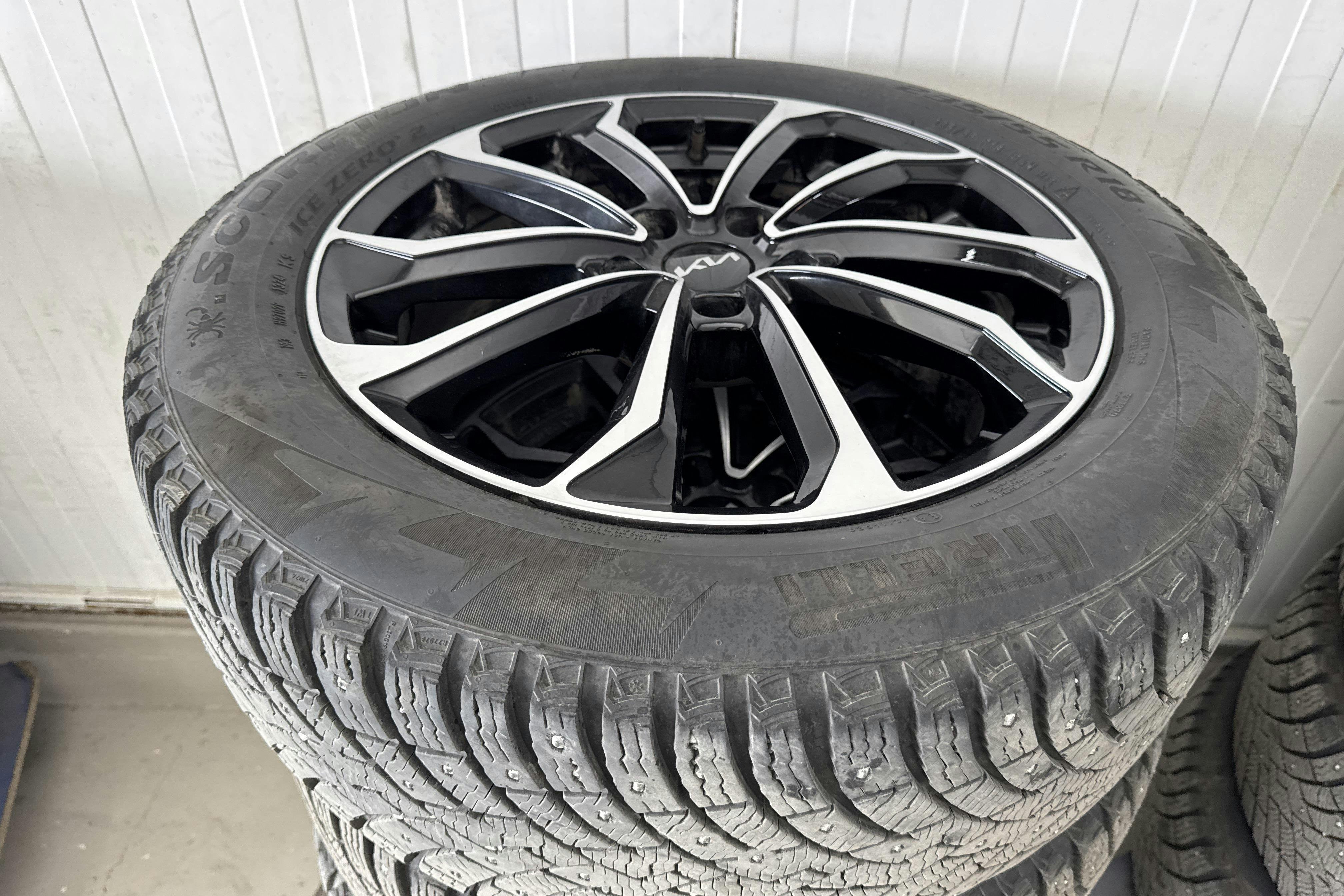 Vehicle Image 21