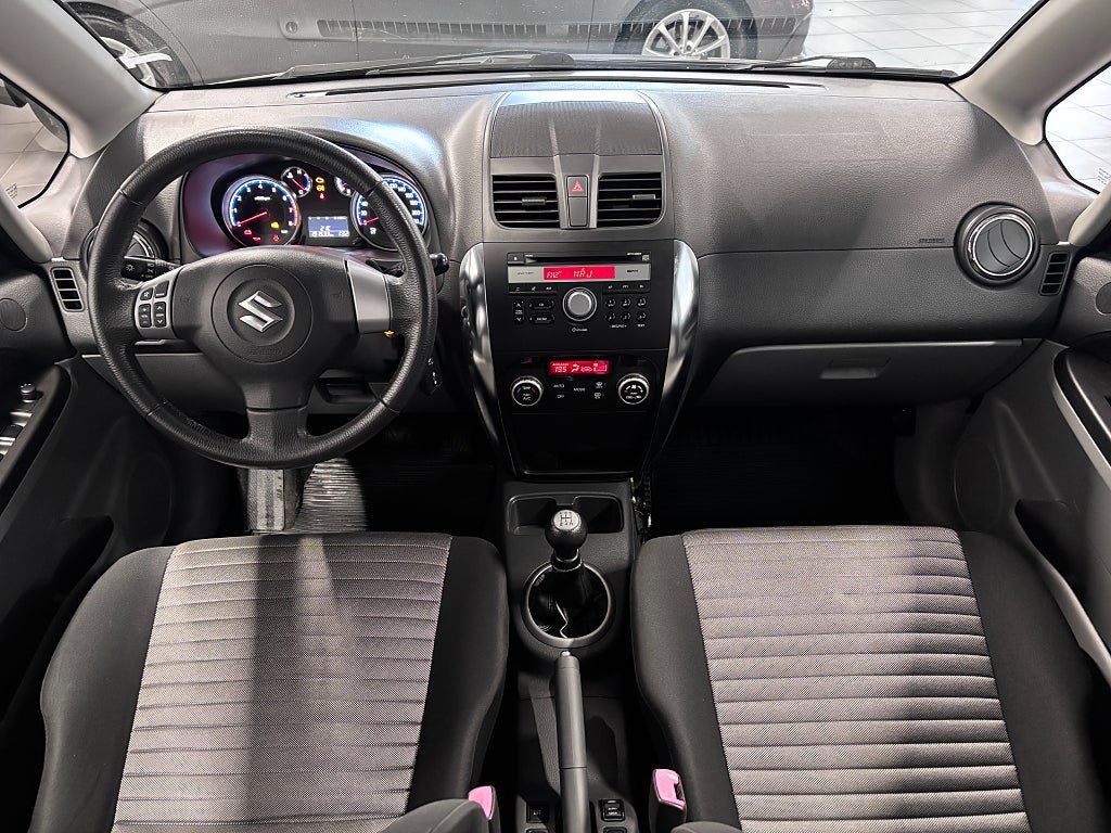 Vehicle Image 9