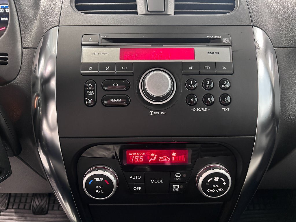 Vehicle Image 11