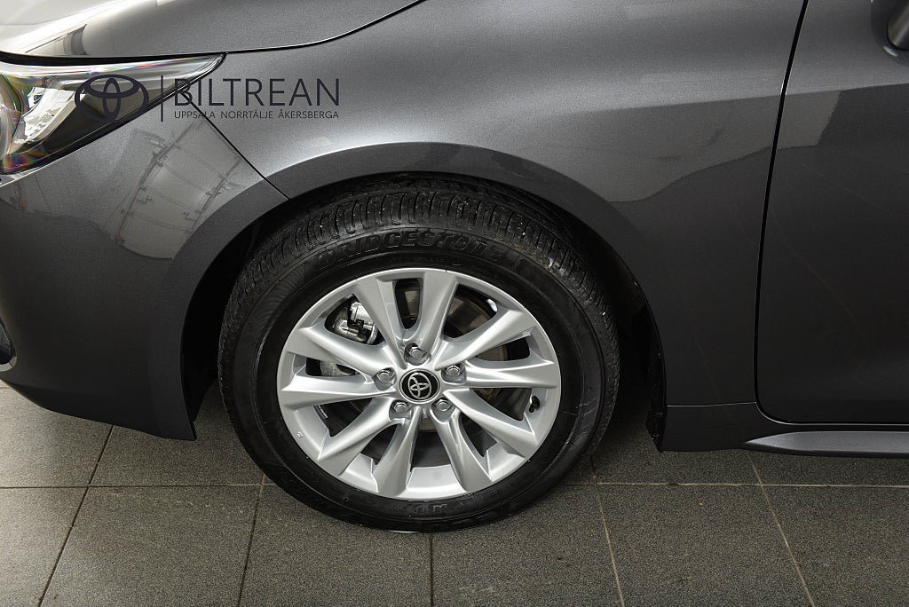 Vehicle Image 16
