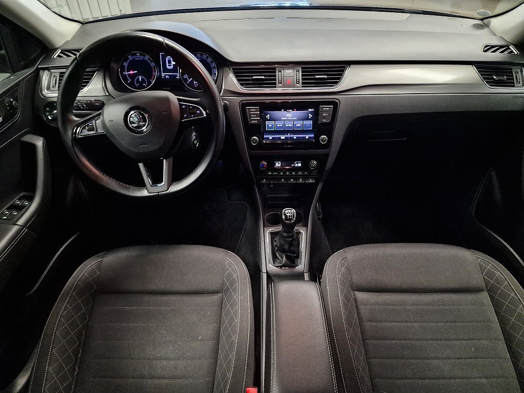 Vehicle Image 9