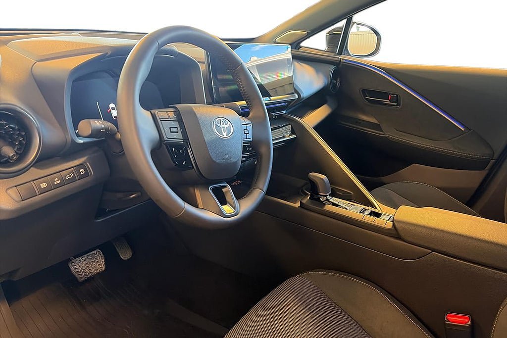 Vehicle Image 11
