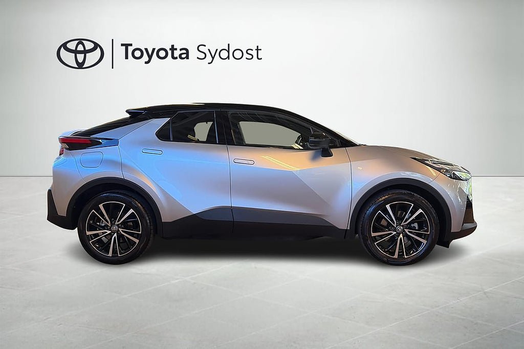 Vehicle Image 12