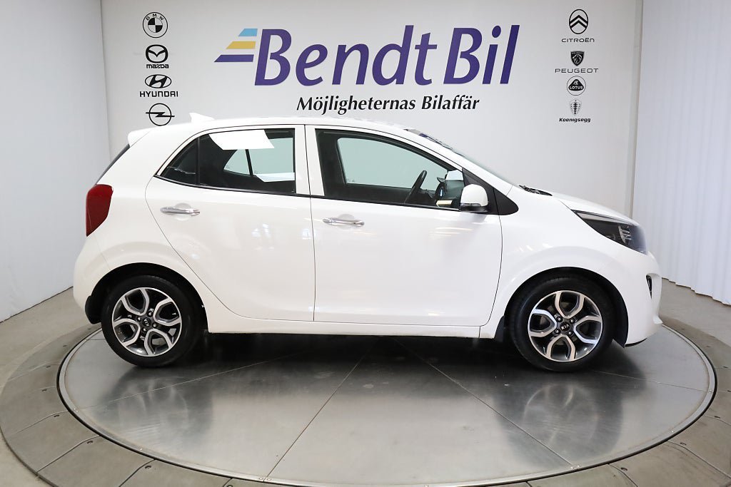 Vehicle Image 12