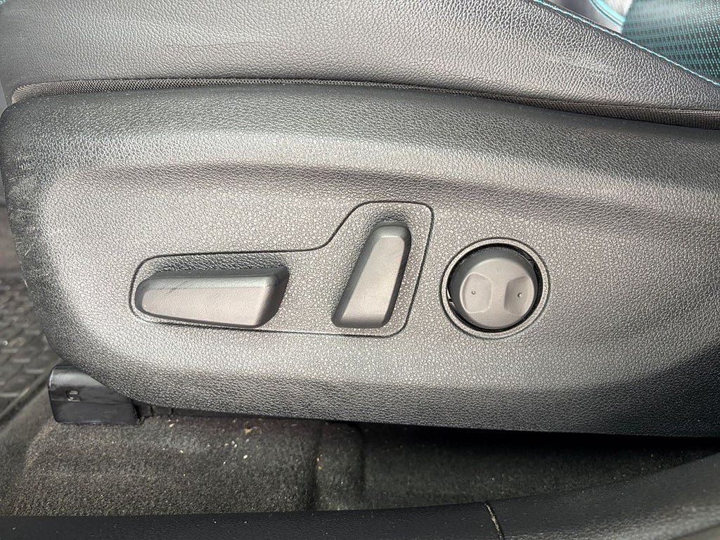 Vehicle Image 25