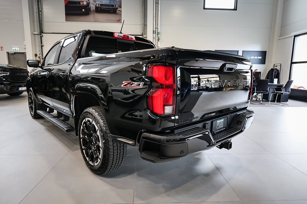 Vehicle Image 6