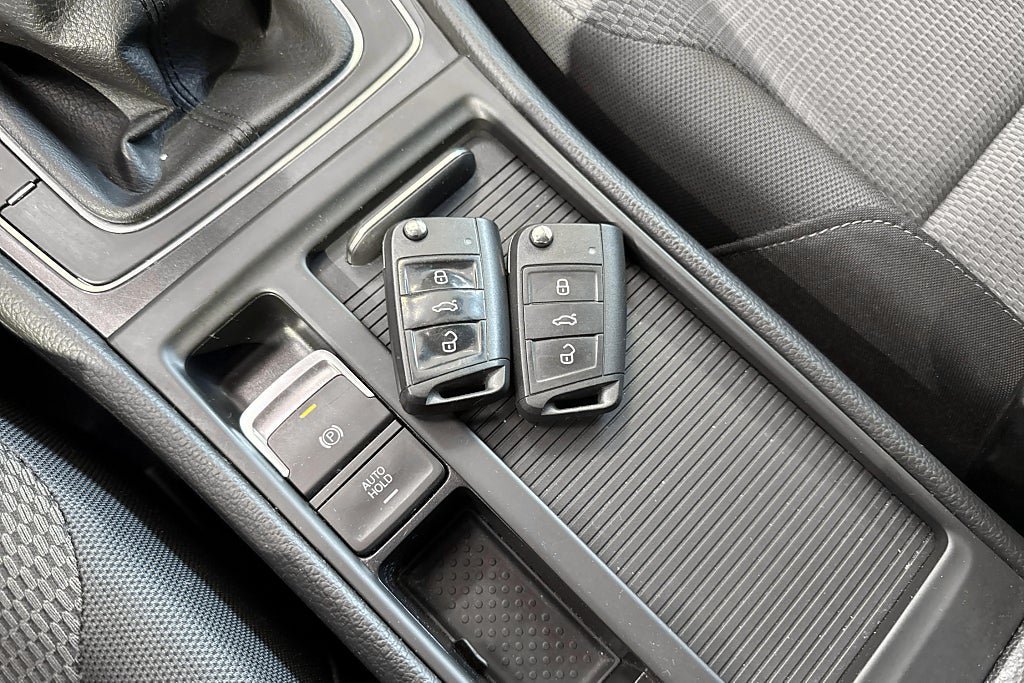 Vehicle Image 25