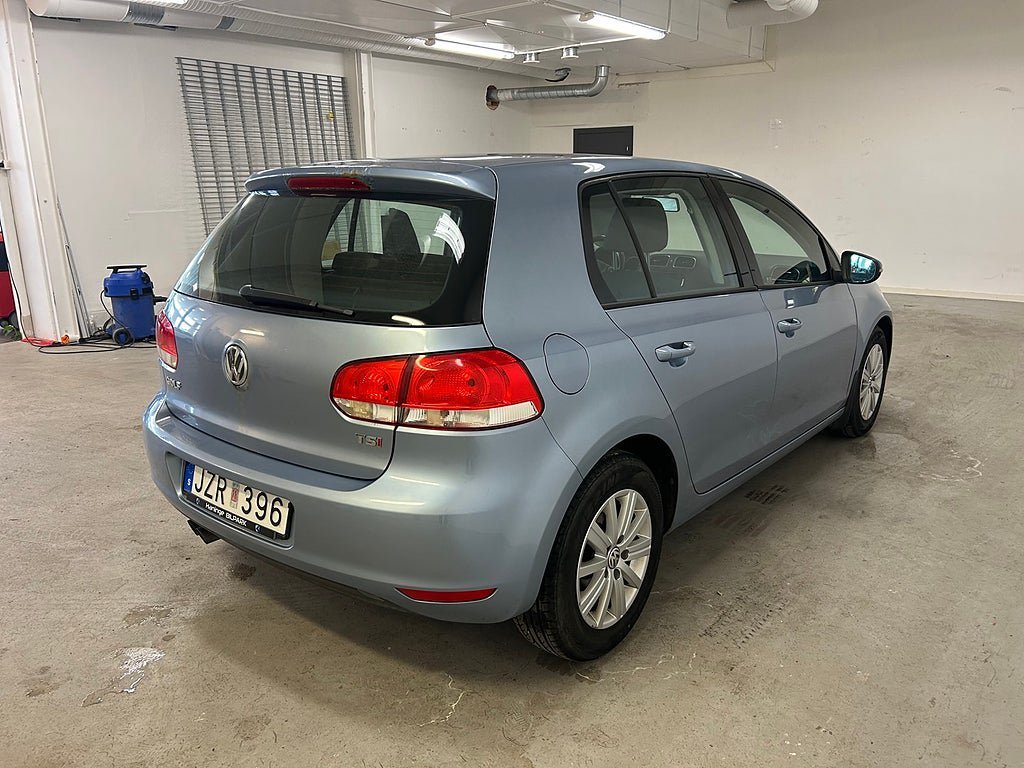 Vehicle Image 6