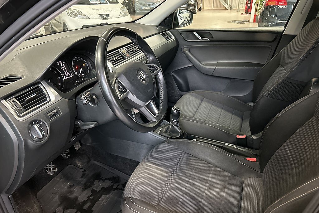 Vehicle Image 9
