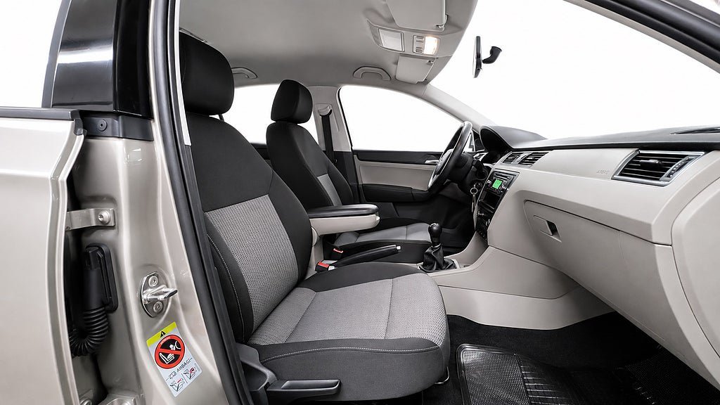 Vehicle Image 15