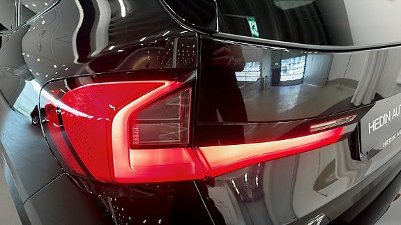 Vehicle Image 12