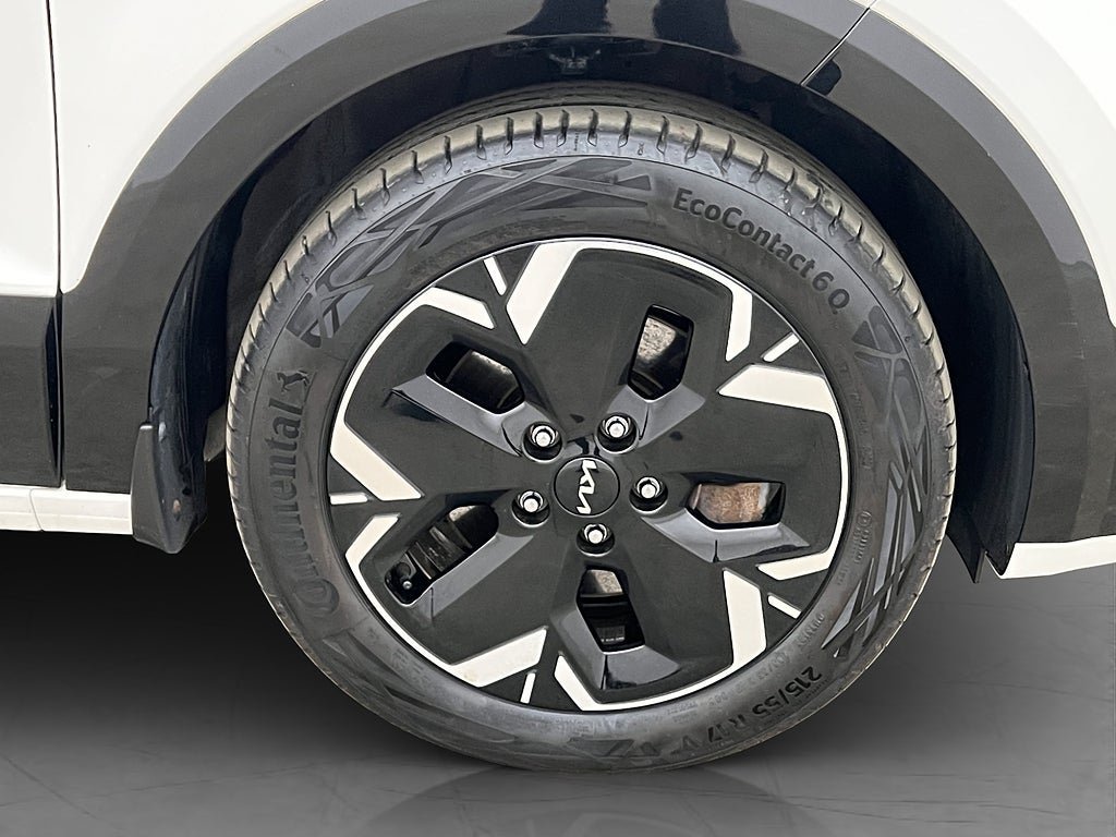 Vehicle Image 35