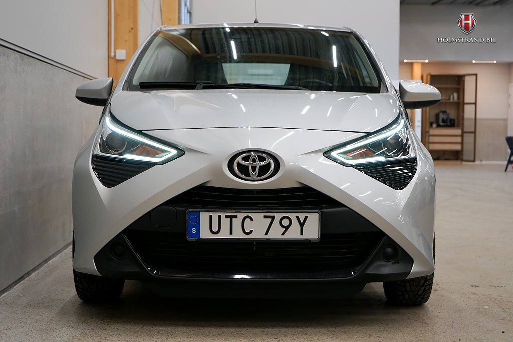 Vehicle Image 5