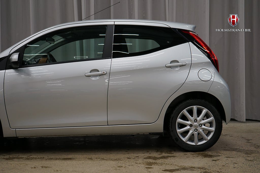 Vehicle Image 7
