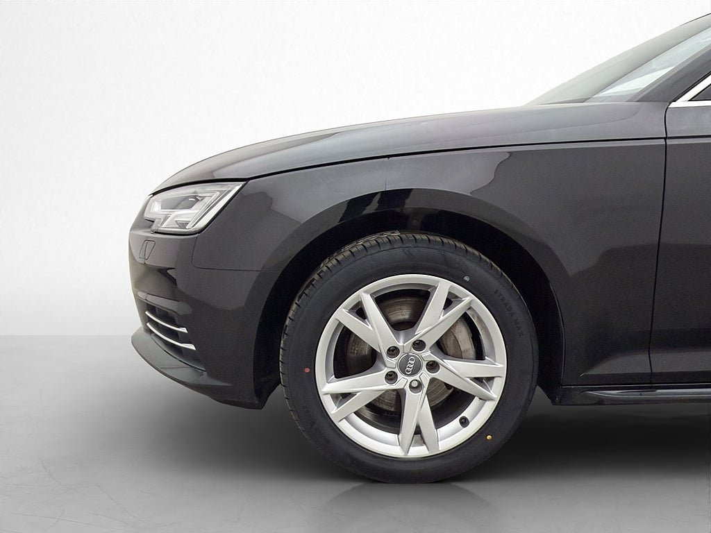 Vehicle Image 32